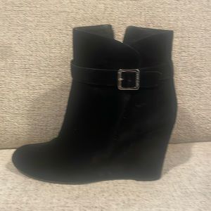 Woman’s Vince Camuto heeled boots size 9! WORN 1 time!!